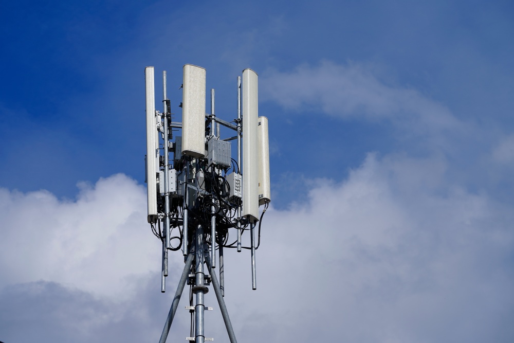 Telefónica and Liberty Global looking to offload 50% of UK towerco ...